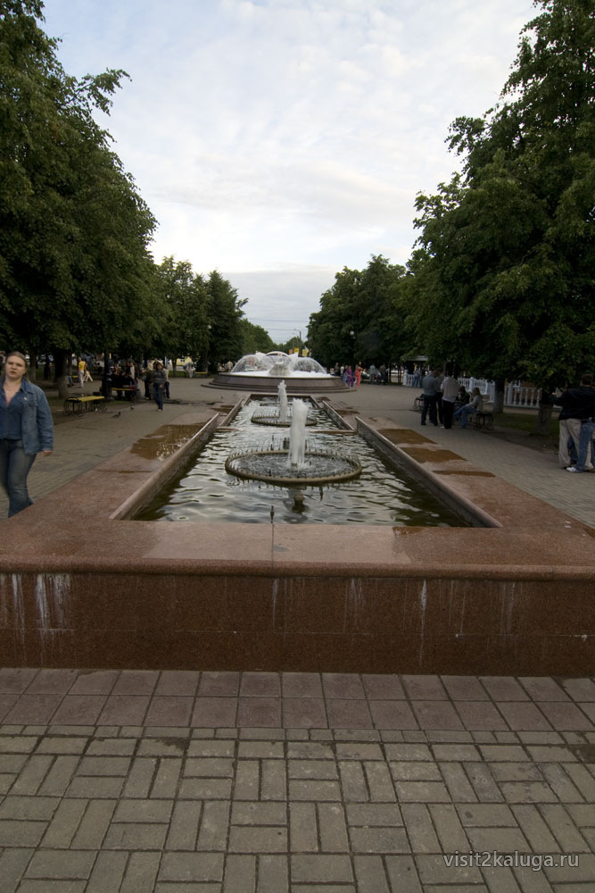 Фонтан на театральной площади