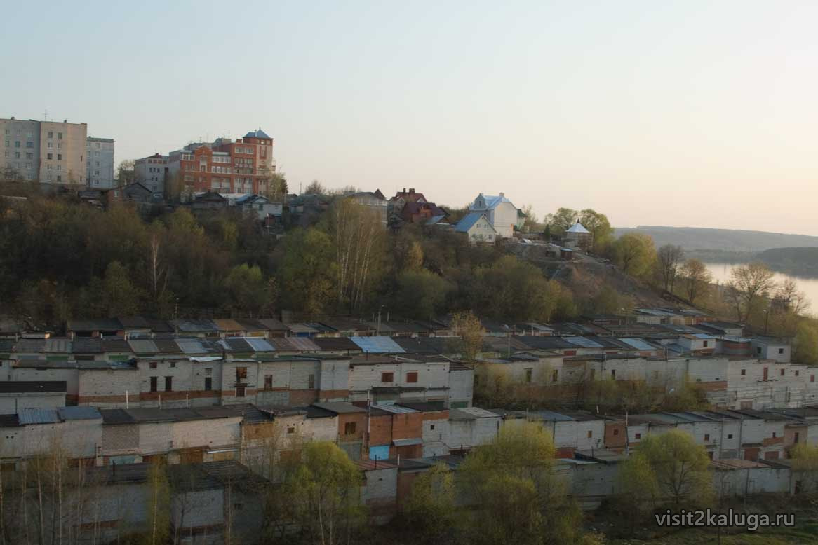 Гаражи на холме Калужского водохранилища