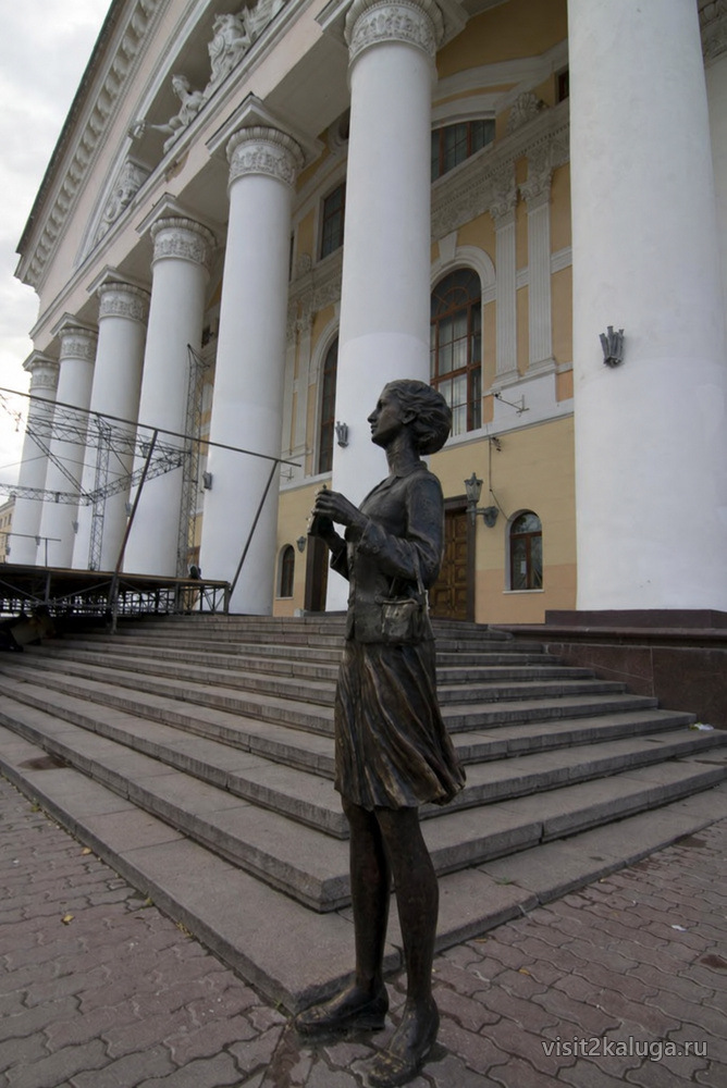 Калужский театр, памятник зрителю