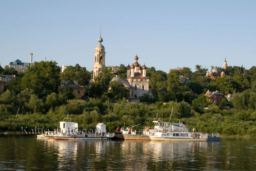 Река Ока с видом на церкви