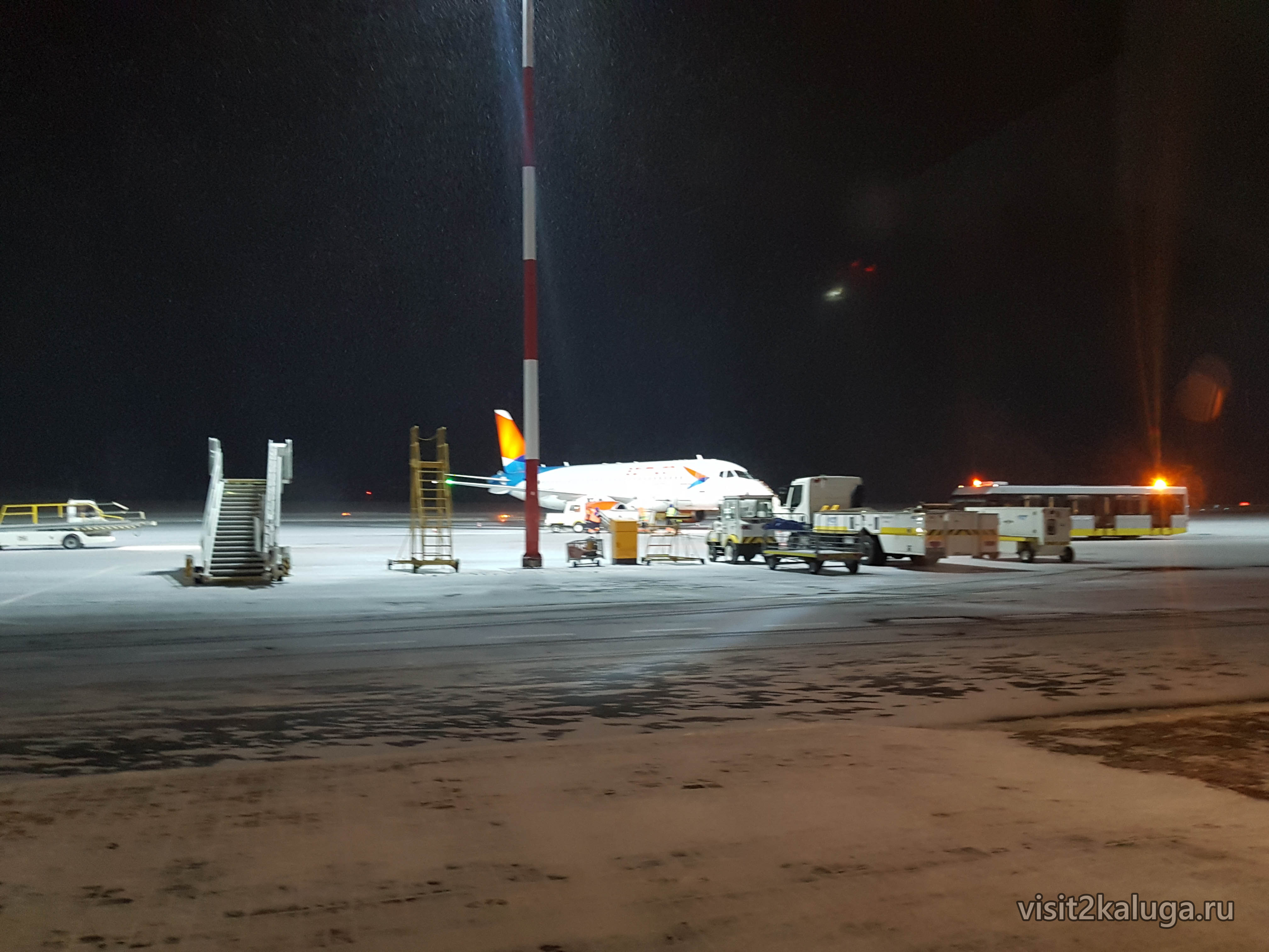 Самолёт на перроне аэропорта Калуга