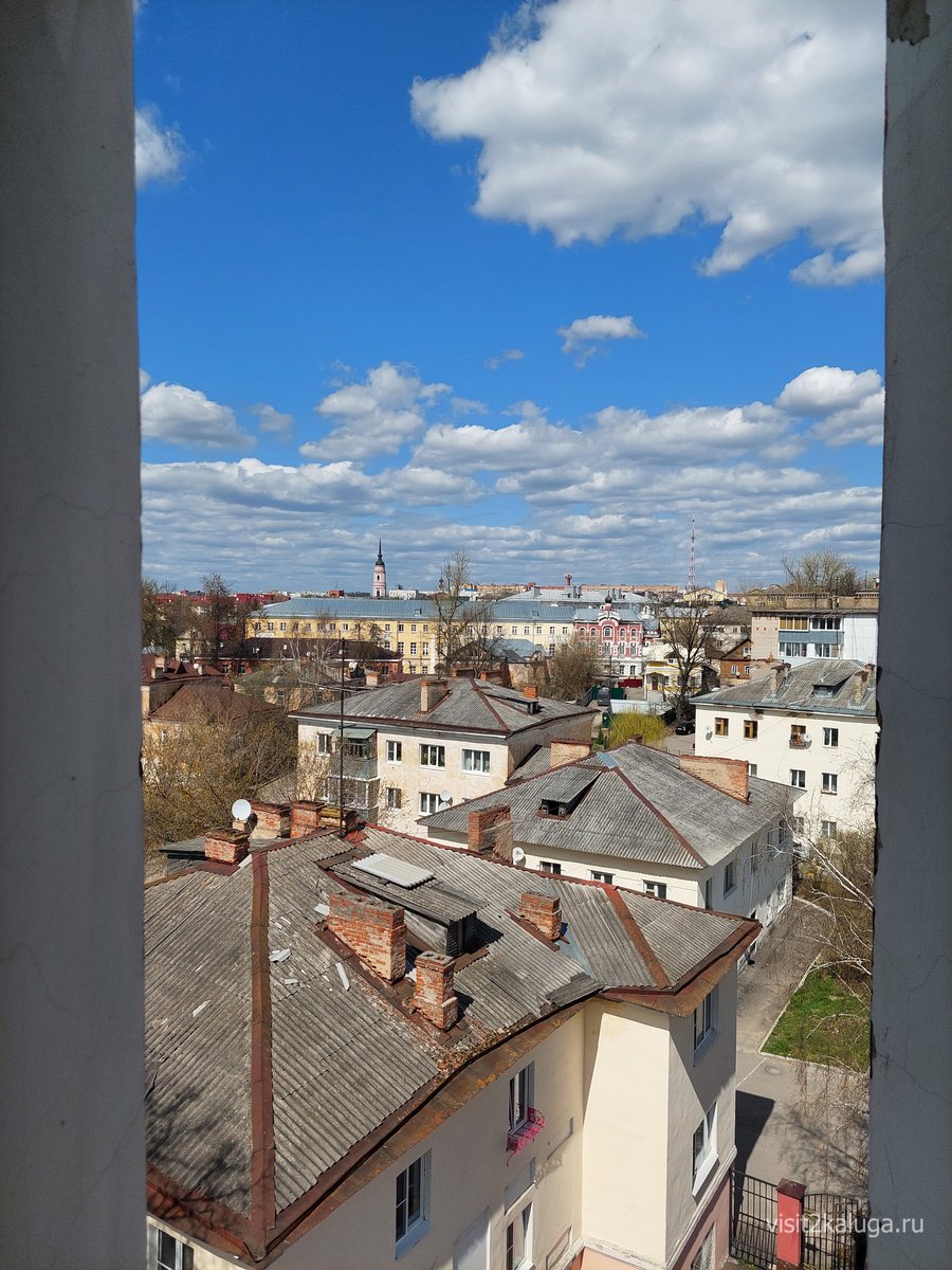 Крыши и дворы старой Калуги из окна