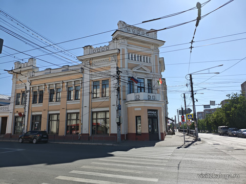 Универмаг «Детский мир» на углу Ленина и Кирова